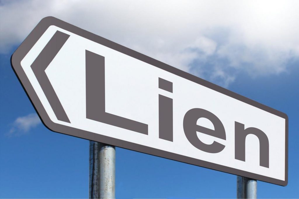 image of a sign that reads: Lien
