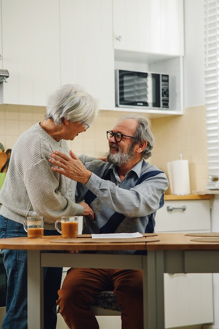 An older couple in their kitchen discussing Illinois property taxes