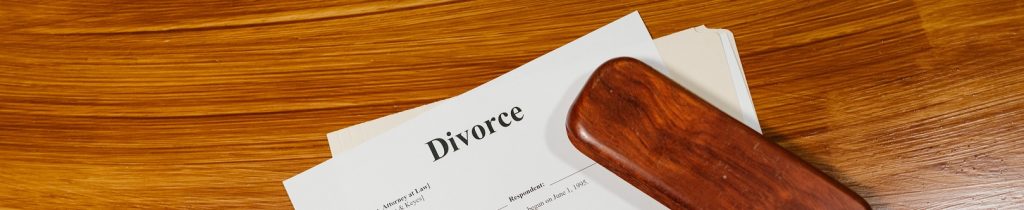 Legal documents- using a quitclaim deed during a divorce